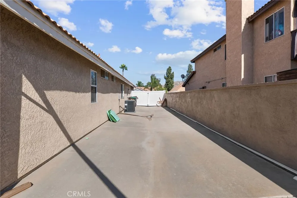16053 Nippet Lane Moreno Valley, CA 92551