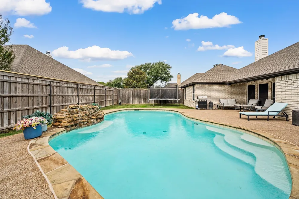 501 Kempson Court Saginaw, TX 76179