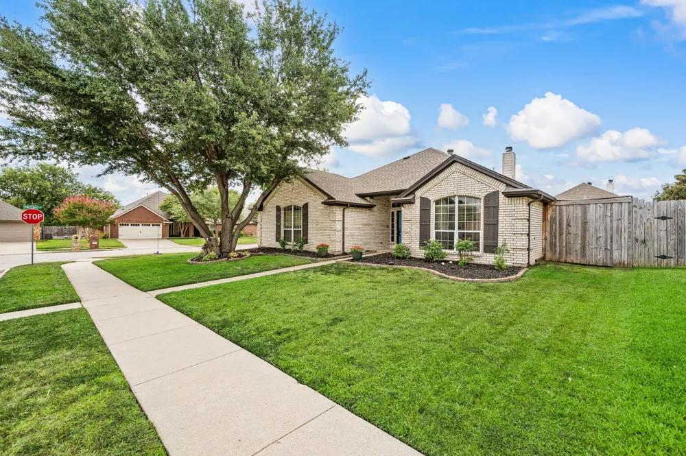 501 Kempson Court Saginaw, TX 76179