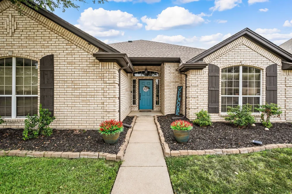 501 Kempson Court Saginaw, TX 76179