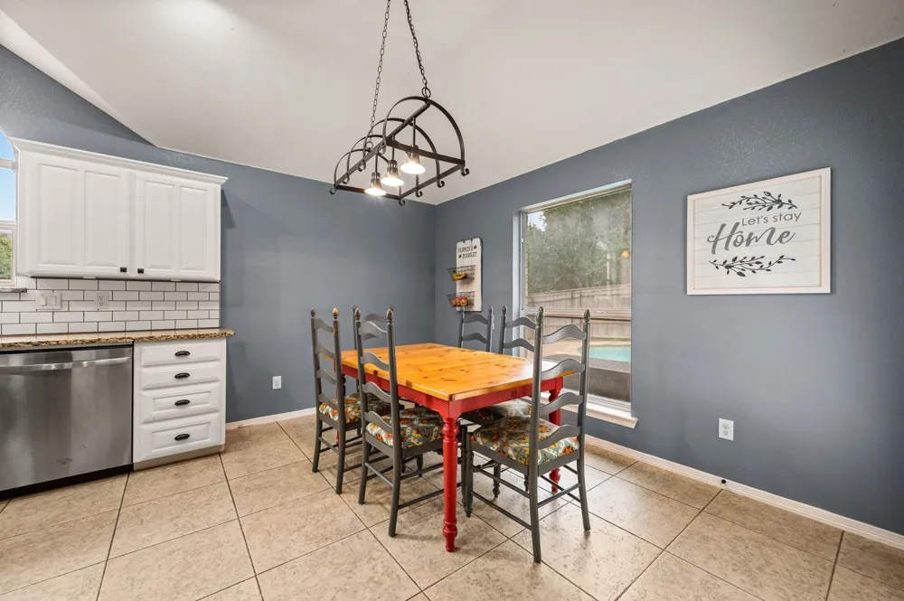501 Kempson Court Saginaw, TX 76179