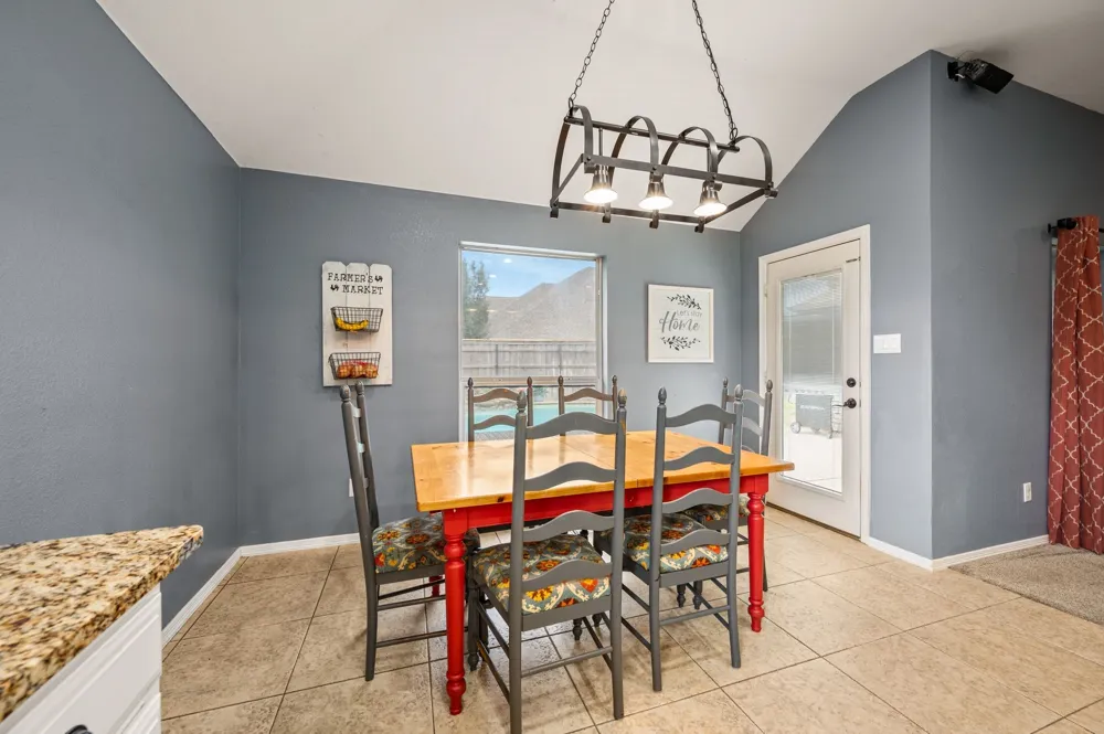 501 Kempson Court Saginaw, TX 76179