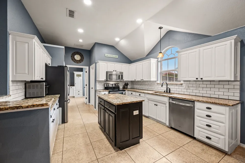 501 Kempson Court Saginaw, TX 76179