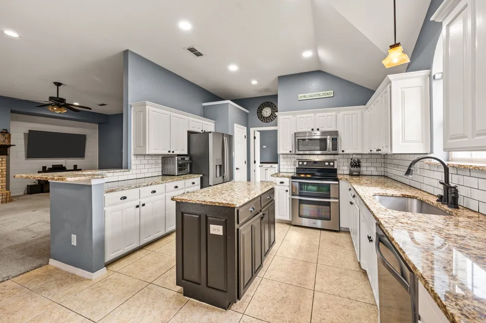 501 Kempson Court Saginaw, TX 76179