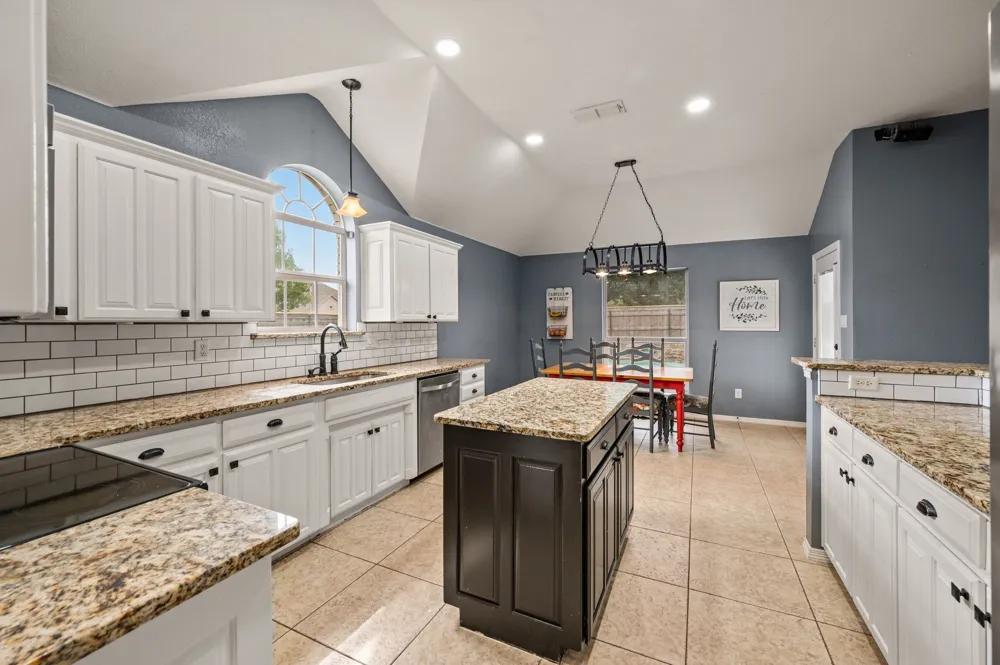 501 Kempson Court Saginaw, TX 76179