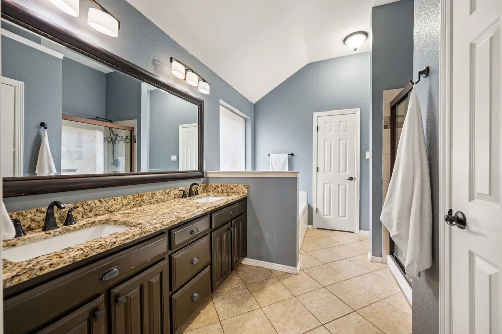 501 Kempson Court Saginaw, TX 76179