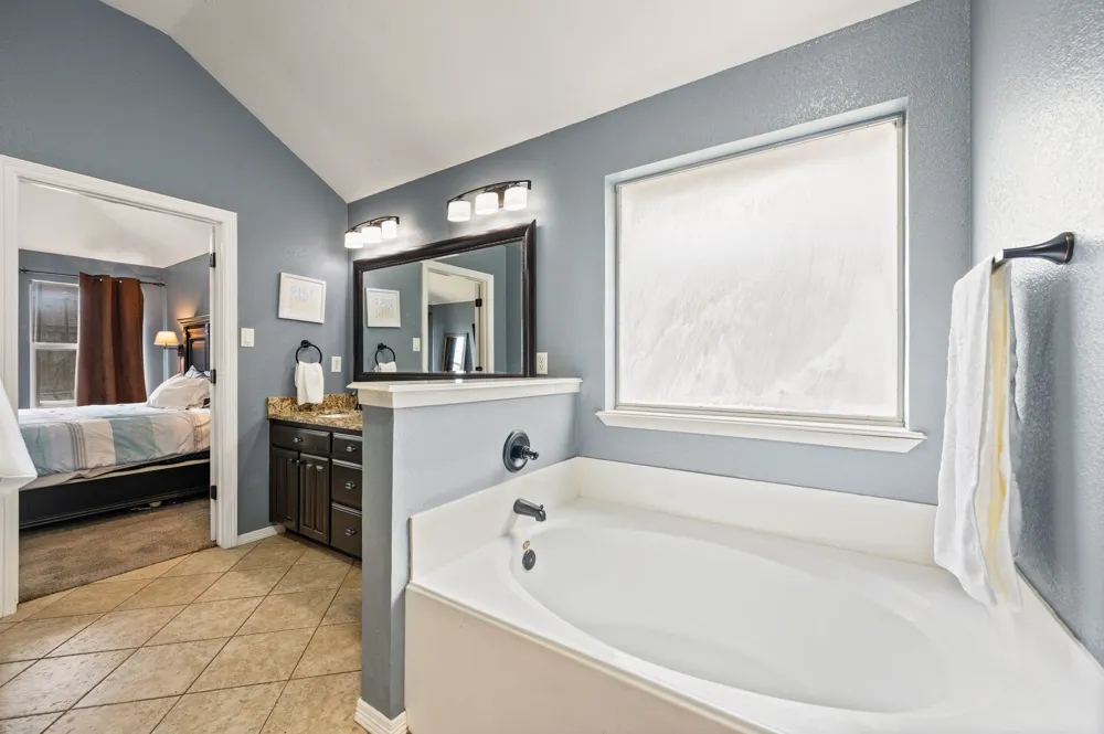 501 Kempson Court Saginaw, TX 76179