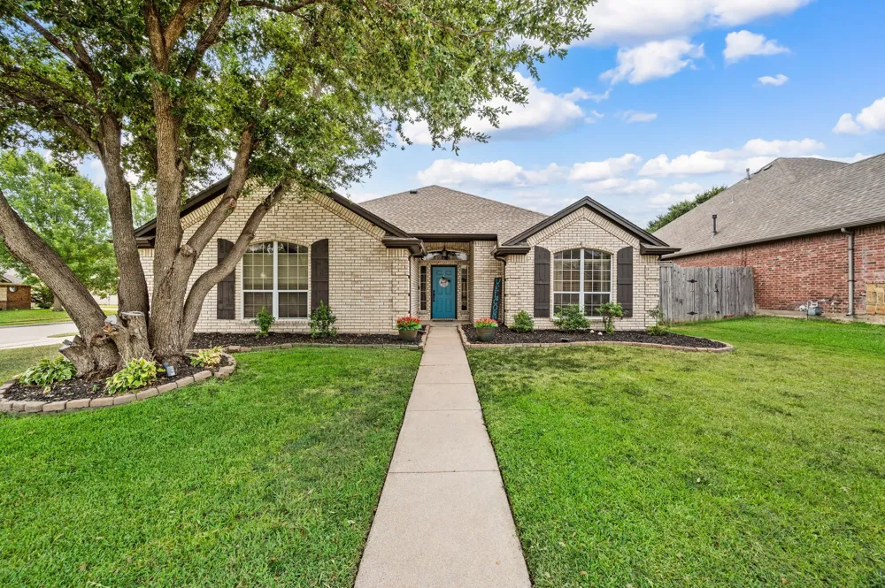 501 Kempson Court Saginaw, TX 76179