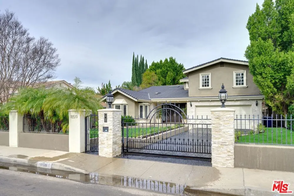 18519 Linnet Street Los Angeles, CA 91356