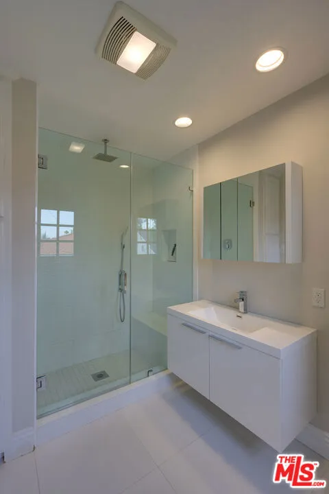 18519 Linnet Street Los Angeles, CA 91356
