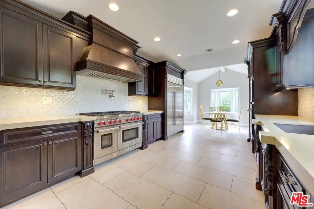 18519 Linnet Street Los Angeles, CA 91356