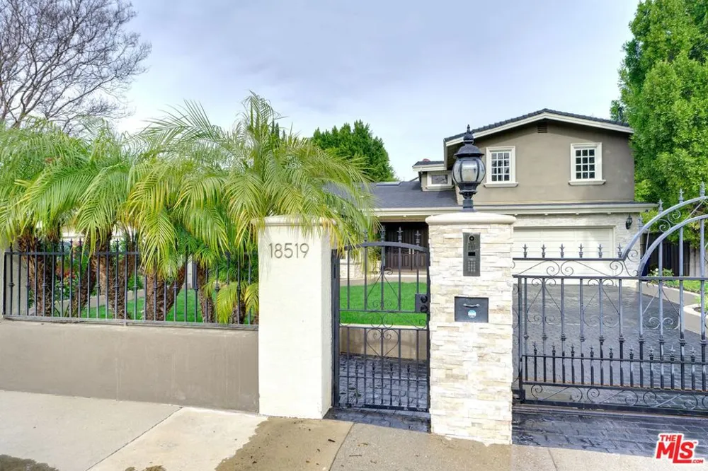 18519 Linnet Street Los Angeles, CA 91356