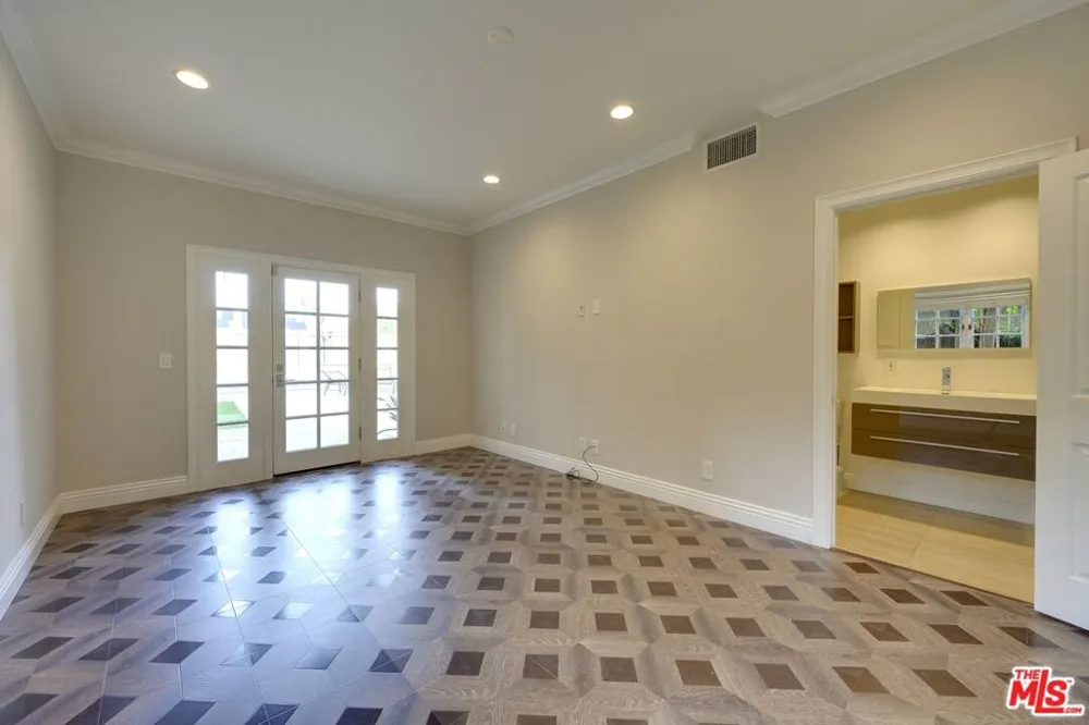 18519 Linnet Street Los Angeles, CA 91356