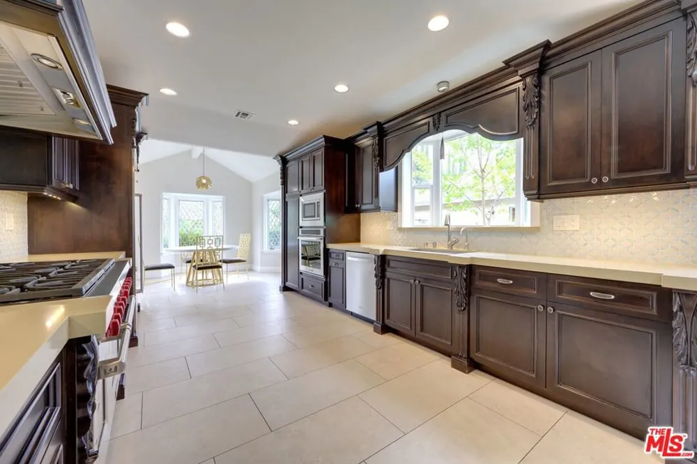 18519 Linnet Street Los Angeles, CA 91356