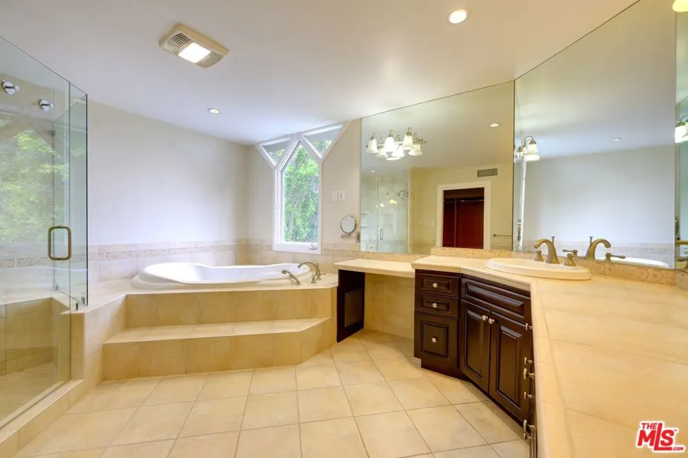 18519 Linnet Street Los Angeles, CA 91356