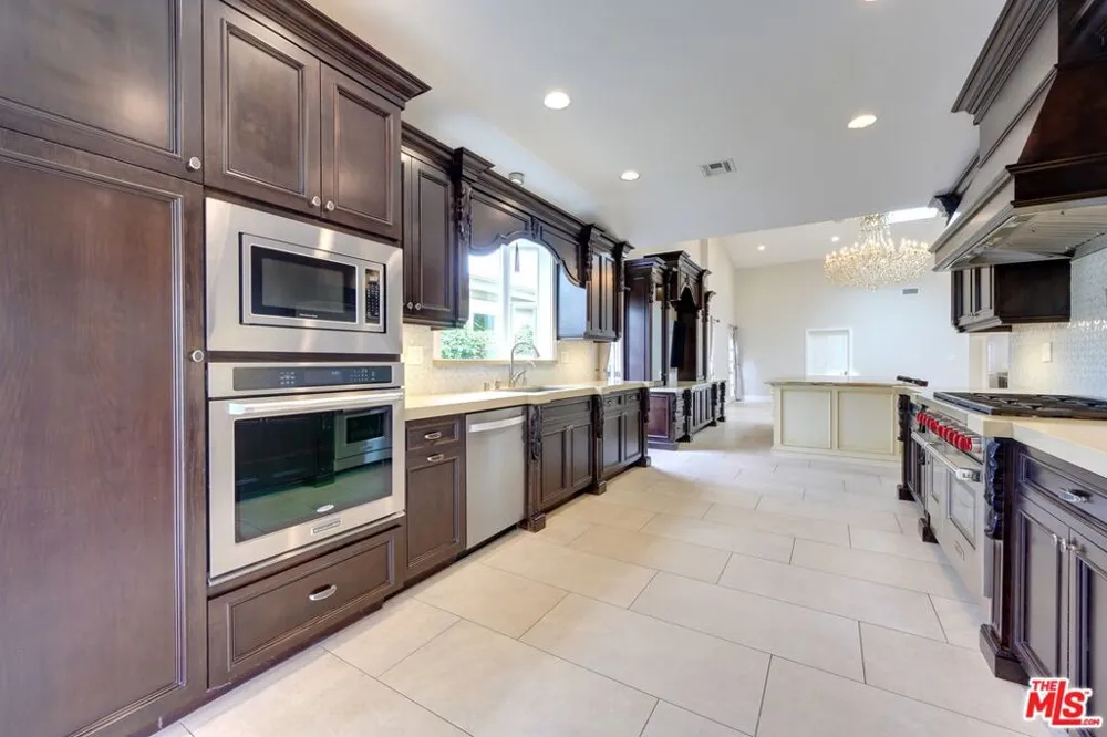 18519 Linnet Street Los Angeles, CA 91356