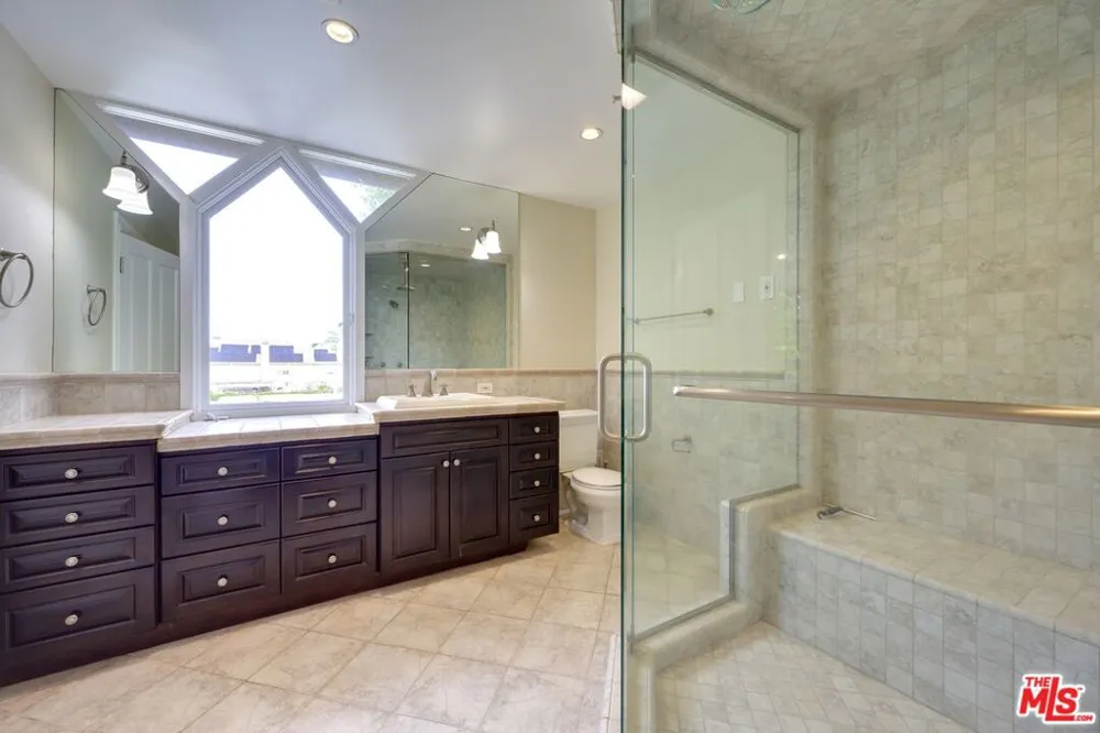 18519 Linnet Street Los Angeles, CA 91356