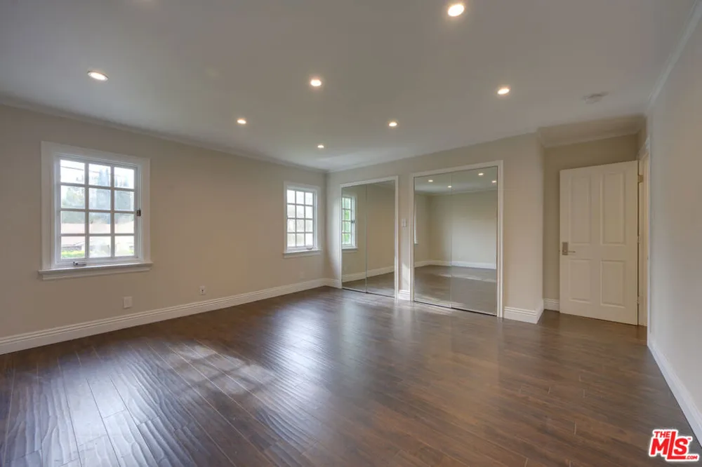 18519 Linnet Street Los Angeles, CA 91356