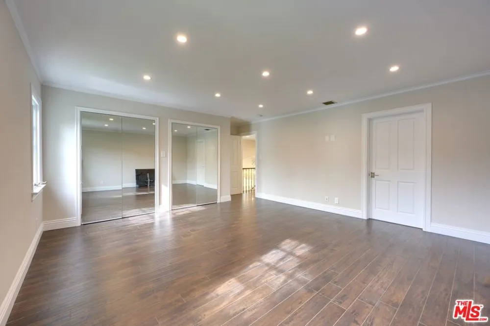 18519 Linnet Street Los Angeles, CA 91356