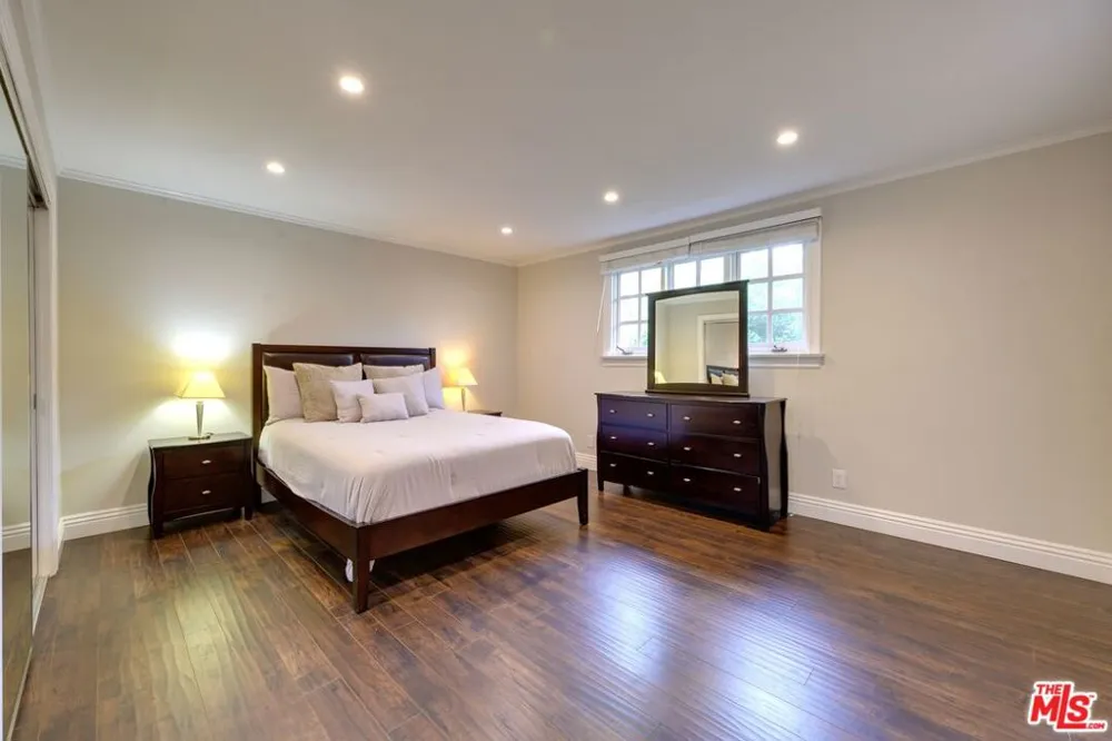 18519 Linnet Street Los Angeles, CA 91356