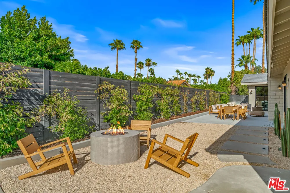 2942 E Orella Circle Palm Springs, CA 92264