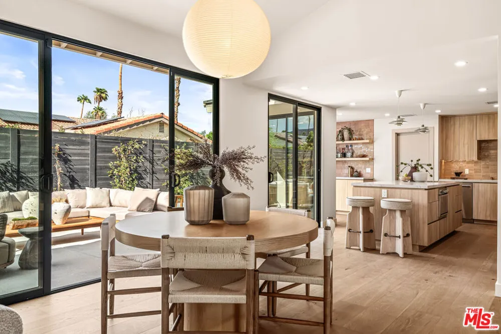 2942 E Orella Circle Palm Springs, CA 92264