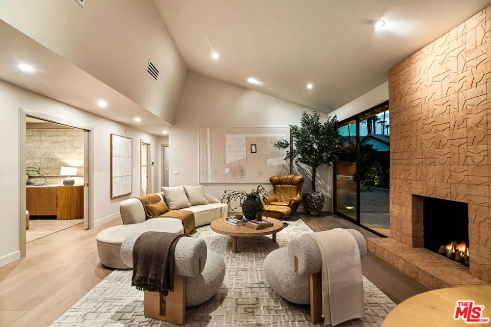 2942 E Orella Circle Palm Springs, CA 92264