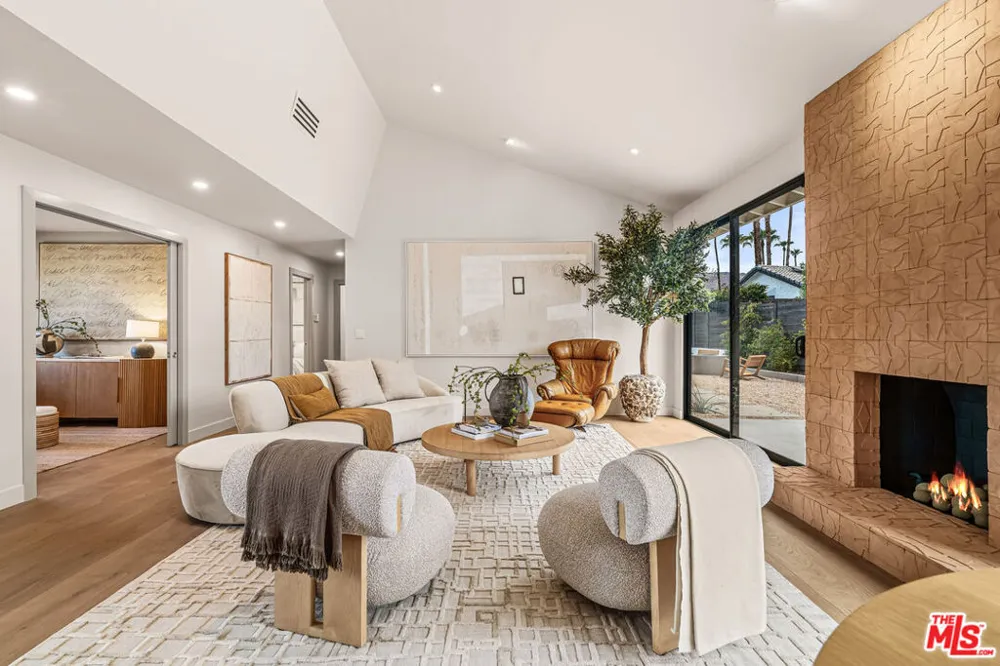 2942 E Orella Circle Palm Springs, CA 92264