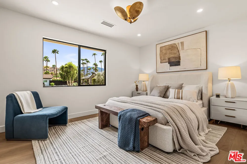 2942 E Orella Circle Palm Springs, CA 92264
