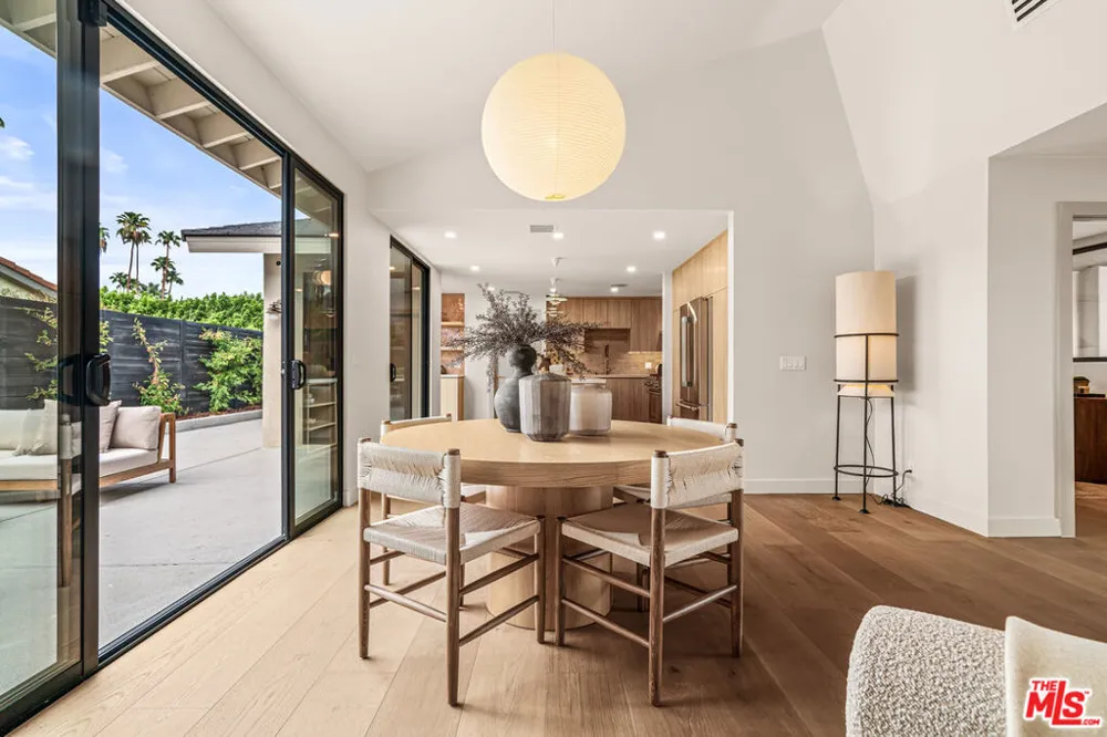 2942 E Orella Circle Palm Springs, CA 92264