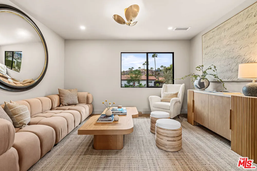 2942 E Orella Circle Palm Springs, CA 92264