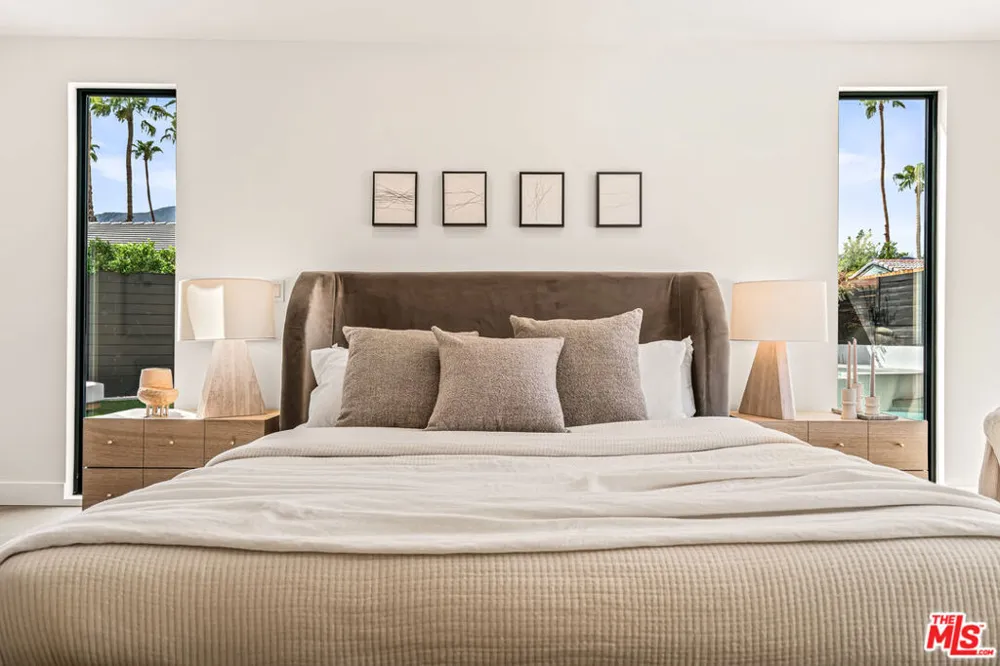 2942 E Orella Circle Palm Springs, CA 92264
