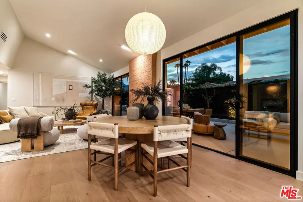 2942 E Orella Circle Palm Springs, CA 92264