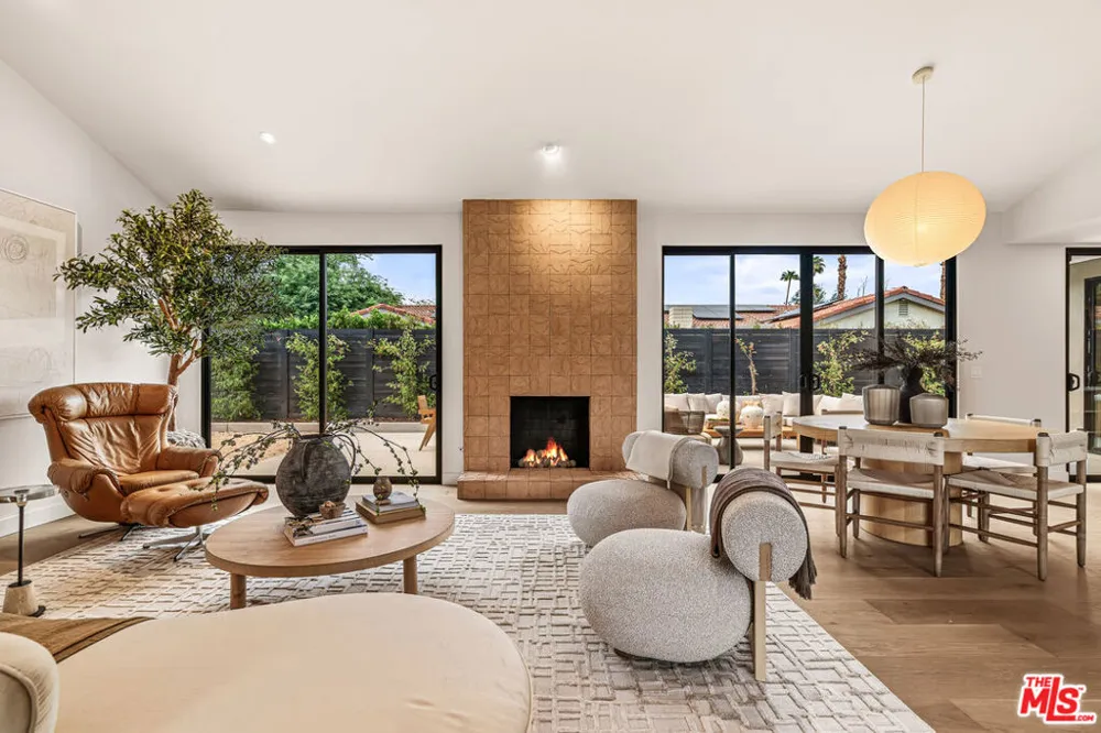 2942 E Orella Circle Palm Springs, CA 92264