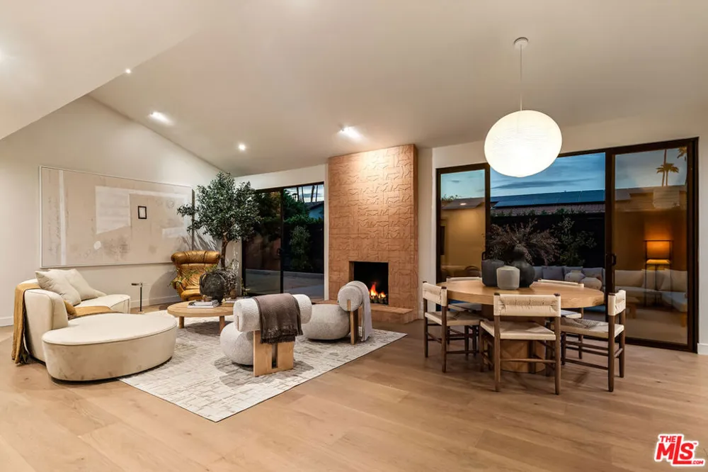 2942 E Orella Circle Palm Springs, CA 92264