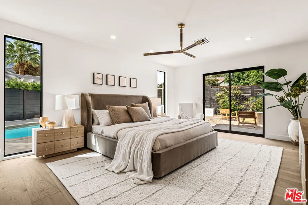 2942 E Orella Circle Palm Springs, CA 92264