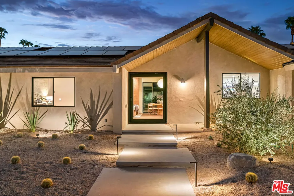 2942 E Orella Circle Palm Springs, CA 92264
