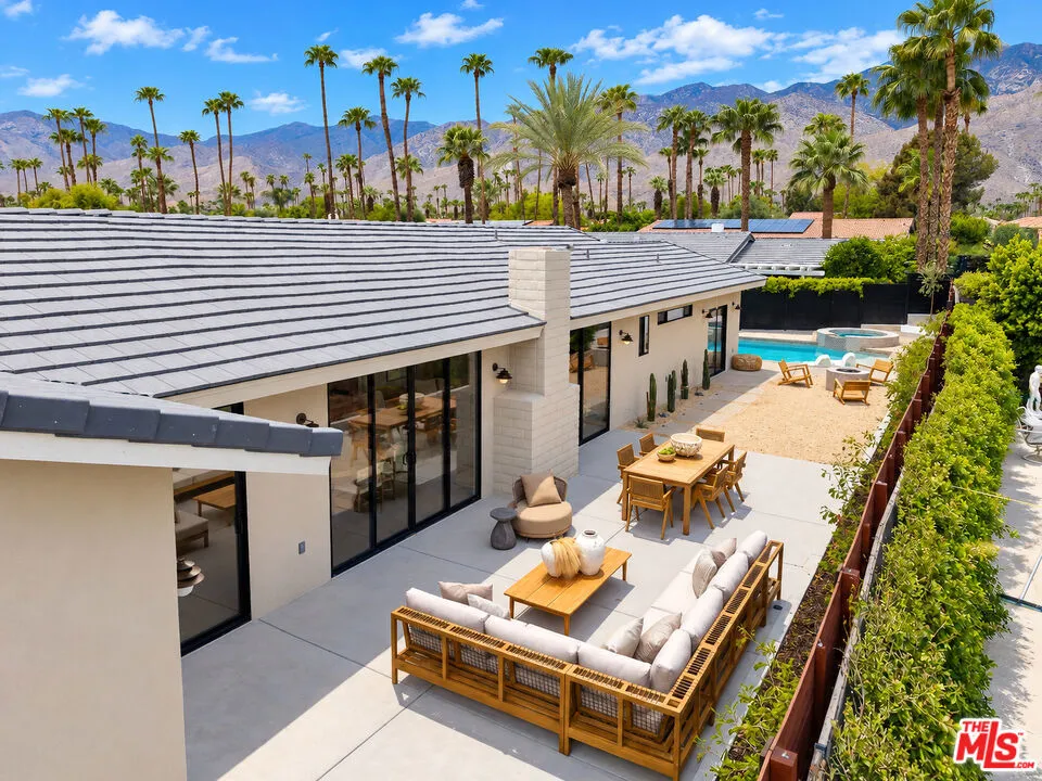 2942 E Orella Circle Palm Springs, CA 92264