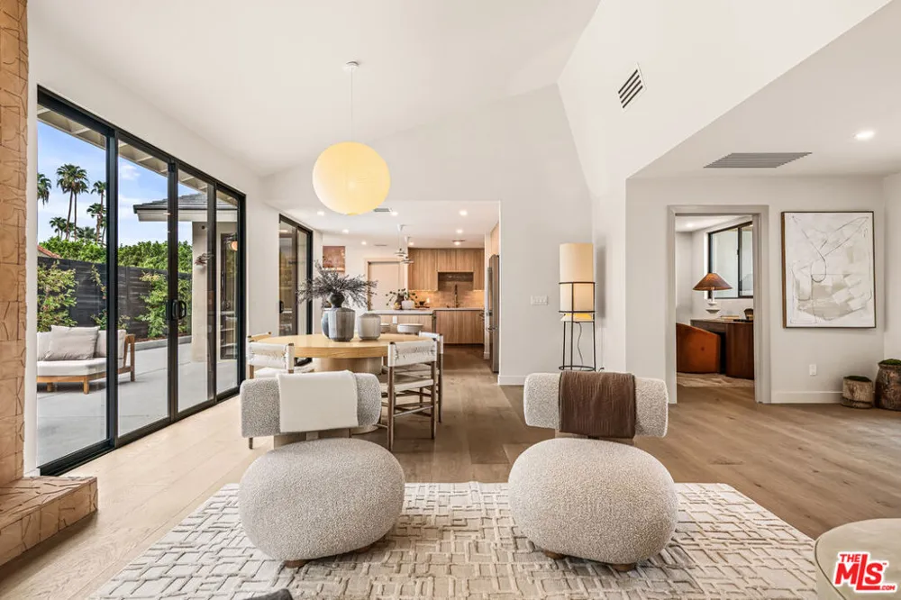 2942 E Orella Circle Palm Springs, CA 92264