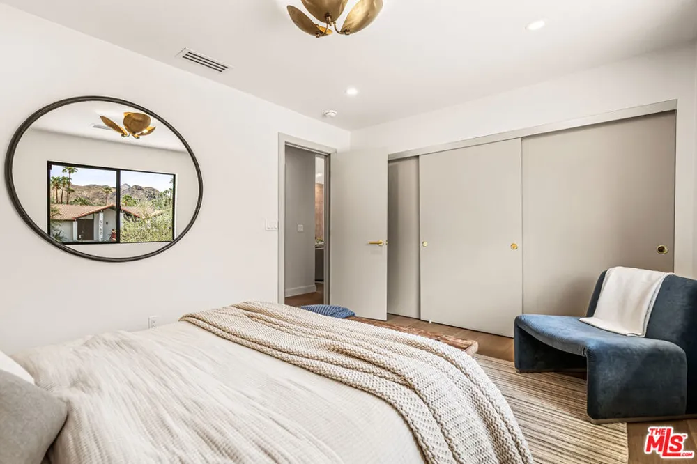 2942 E Orella Circle Palm Springs, CA 92264