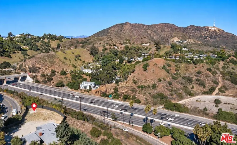 6730 Mulholland Los Angeles, CA 90068