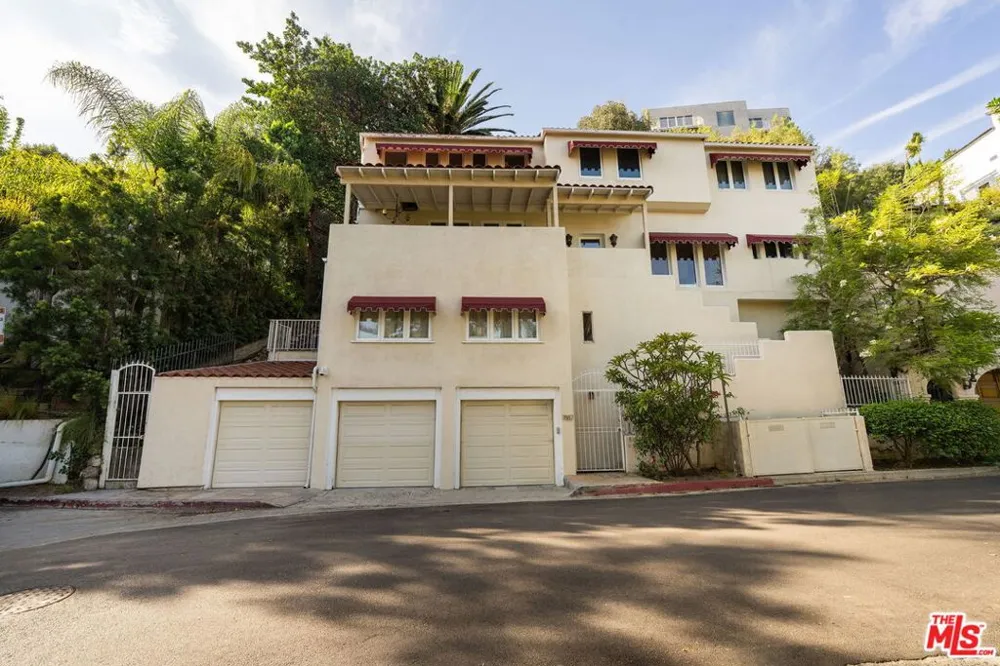 7887 Hillside Avenue Los Angeles, CA 90046