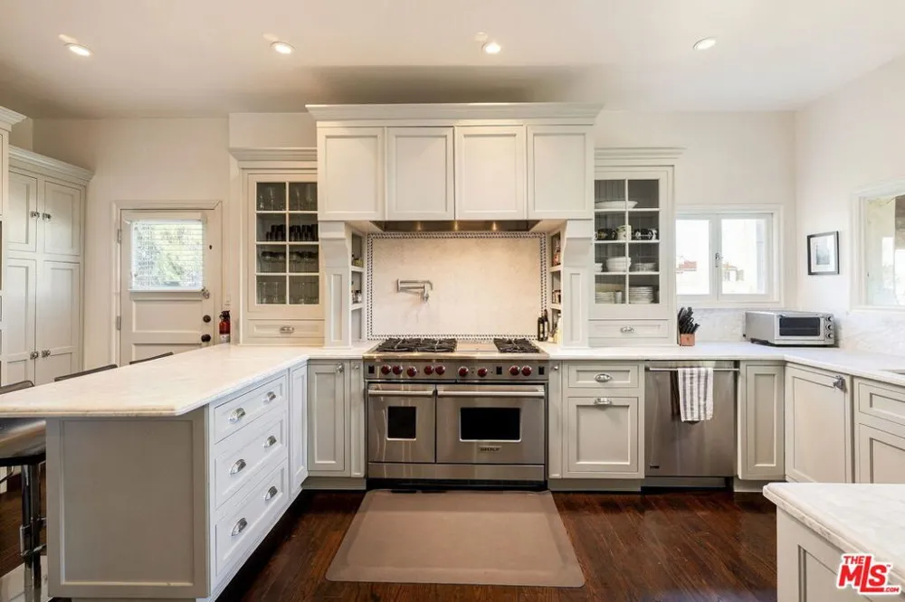 7887 Hillside Avenue Los Angeles, CA 90046