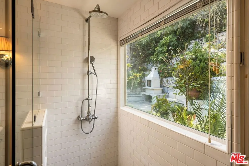 7887 Hillside Avenue Los Angeles, CA 90046
