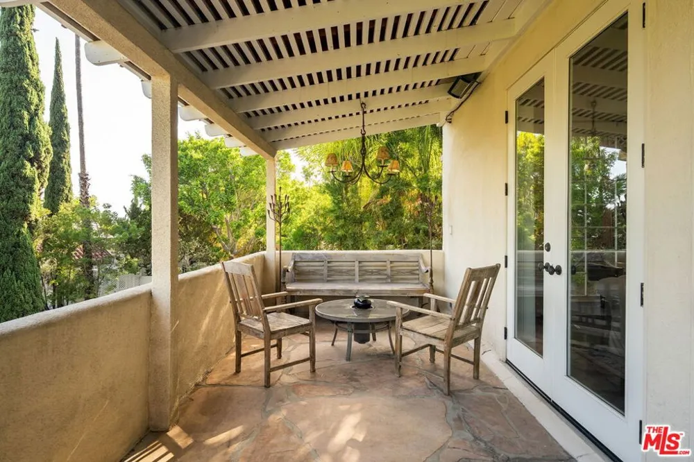 7887 Hillside Avenue Los Angeles, CA 90046