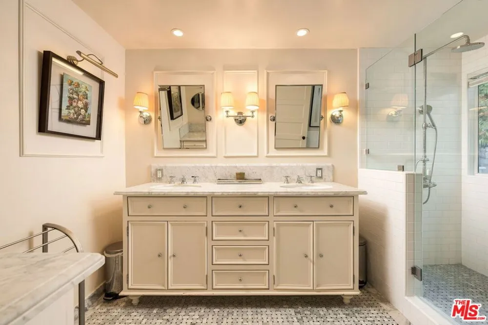 7887 Hillside Avenue Los Angeles, CA 90046