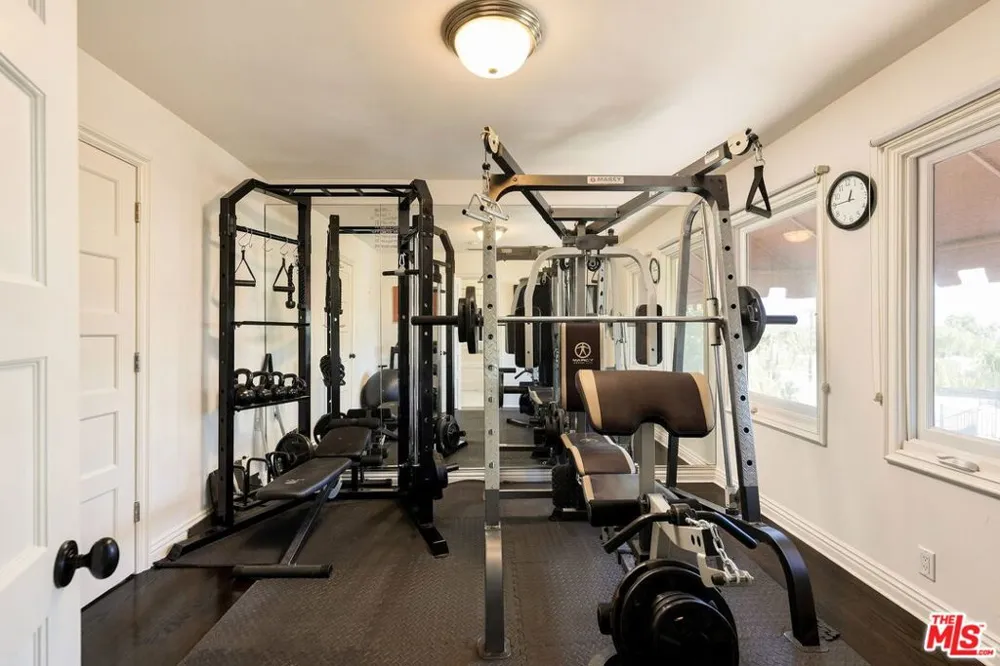 7887 Hillside Avenue Los Angeles, CA 90046
