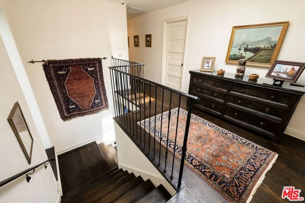 7887 Hillside Avenue Los Angeles, CA 90046