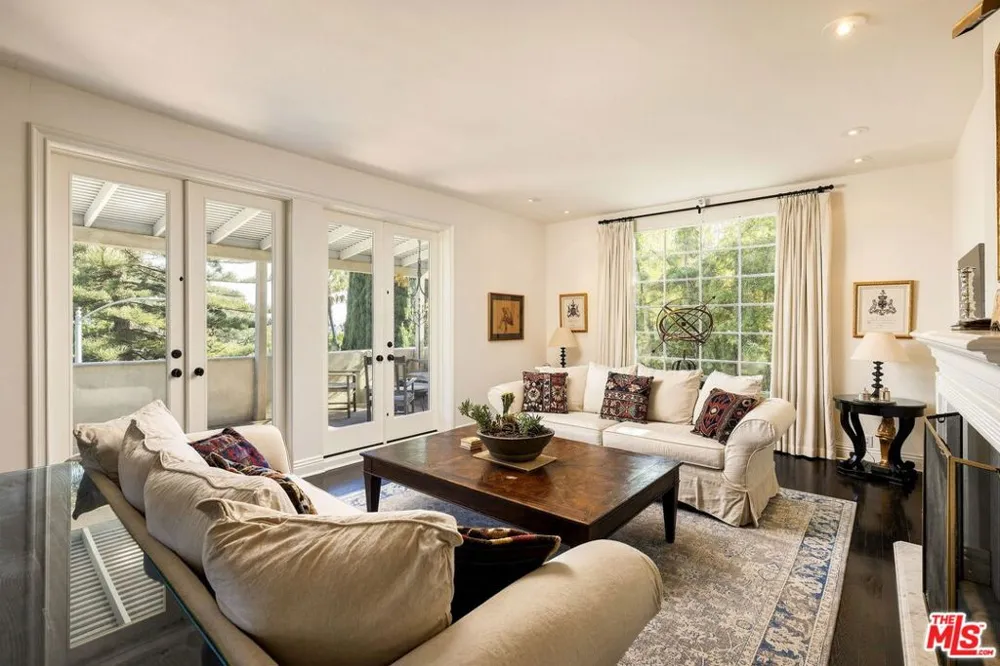 7887 Hillside Avenue Los Angeles, CA 90046