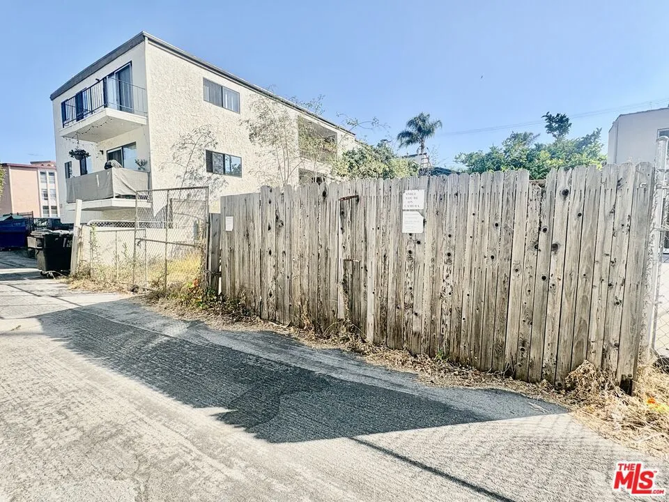 2005 4th Street Santa Monica, CA 90405